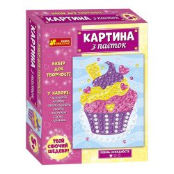 Картина з паєток. Тістечко